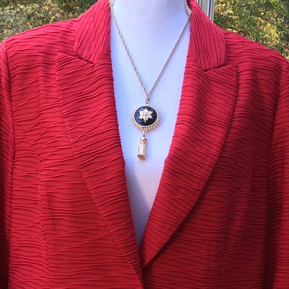 Chico’s blood red one-button jacket with 3/4 length sleeves & pockets size 2 (L) - Picture 2 of 5